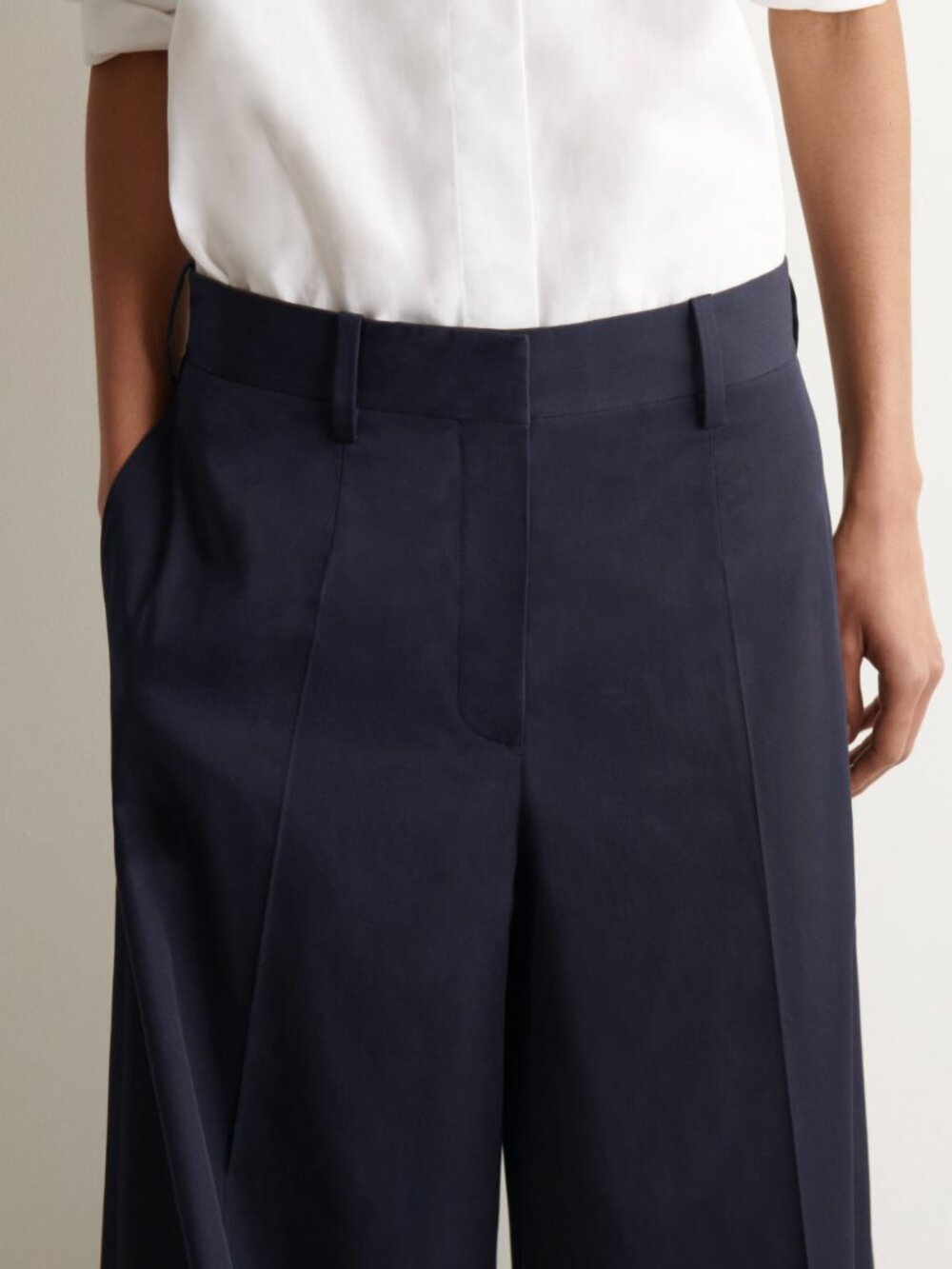 Cos COTTON-TWILL WIDE-LEG TURN-UP PANTS Size 8 Navy - Picture 4 of 7